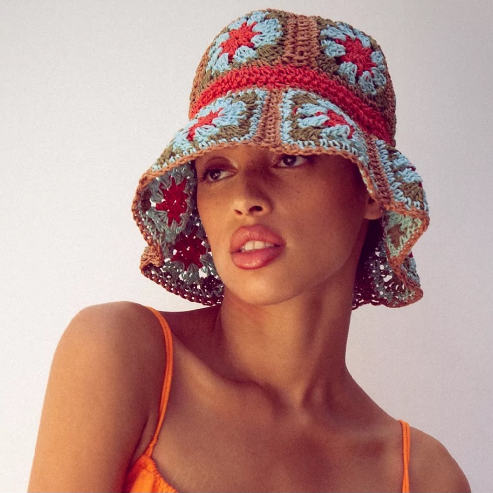 🎉HP🎉Urban Outfitters Kora Crochet Bucket Hat - Picture 1 of 8